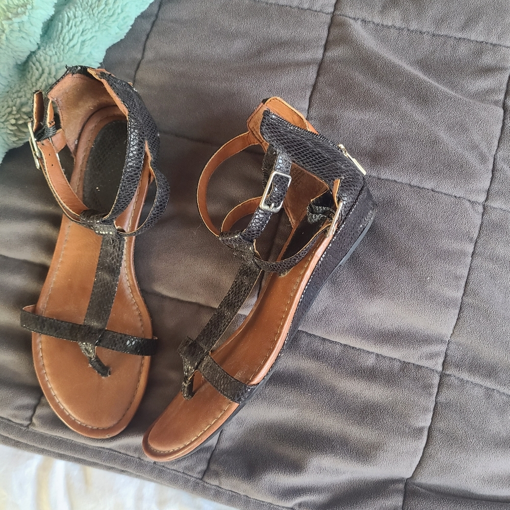 Sandals - Picture 2 of 3